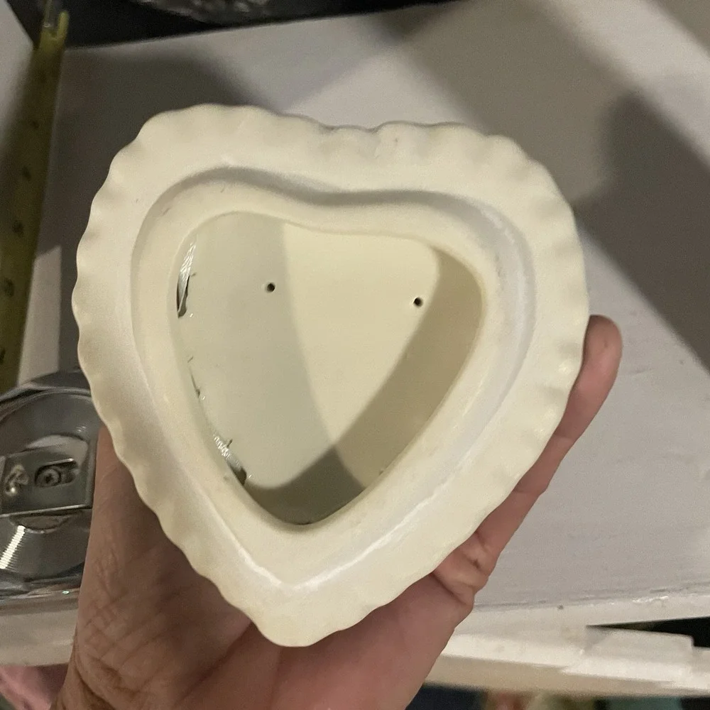 Vintage Heart Shaped Kitty Cats Playing with Yarn Ceramic Trinket Box Lid No Box